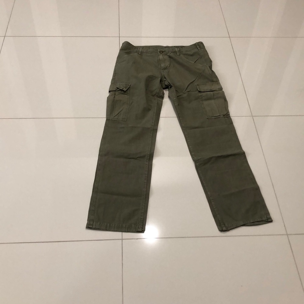 Men’s Standard Cargo AG Jeans. Waist 33
